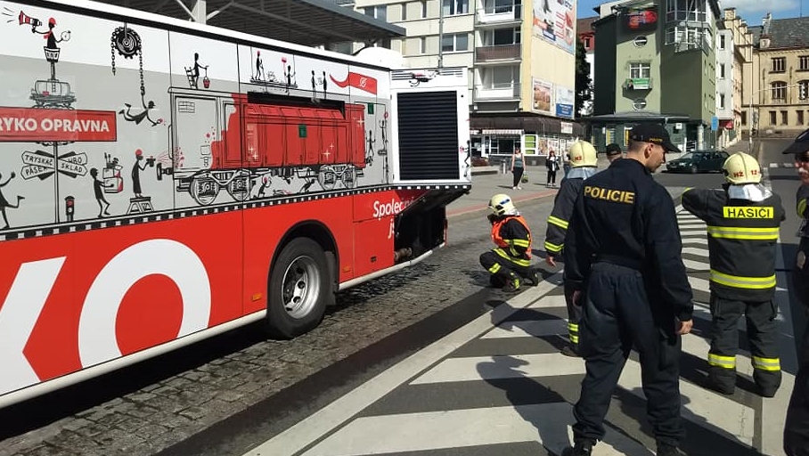 Děčín: Hlášený požár autobusu MAD zaměstnal dvě jednotky hasičů