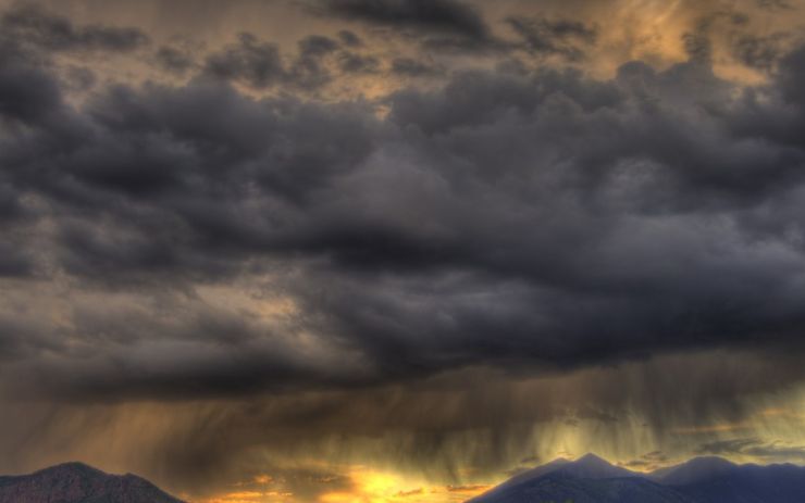 Meteorologové varují: Očekávejte silné bouřky, ojediněle mohou padat i kroupy