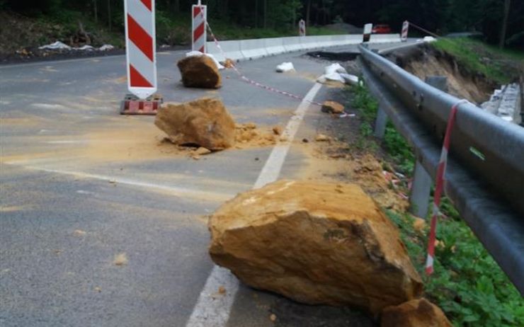 Silnice mezi Horní Kamenicí a Mlýny je uzavřena. Tady je důvod