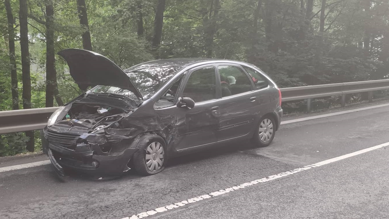 Neděle byla ve znamení nehod. U dvou případů zasahovala i Letecká záchranná služba