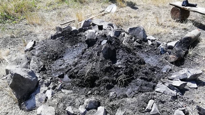 Hasiči museli dohasit ohniště. Hrozil požár porostu