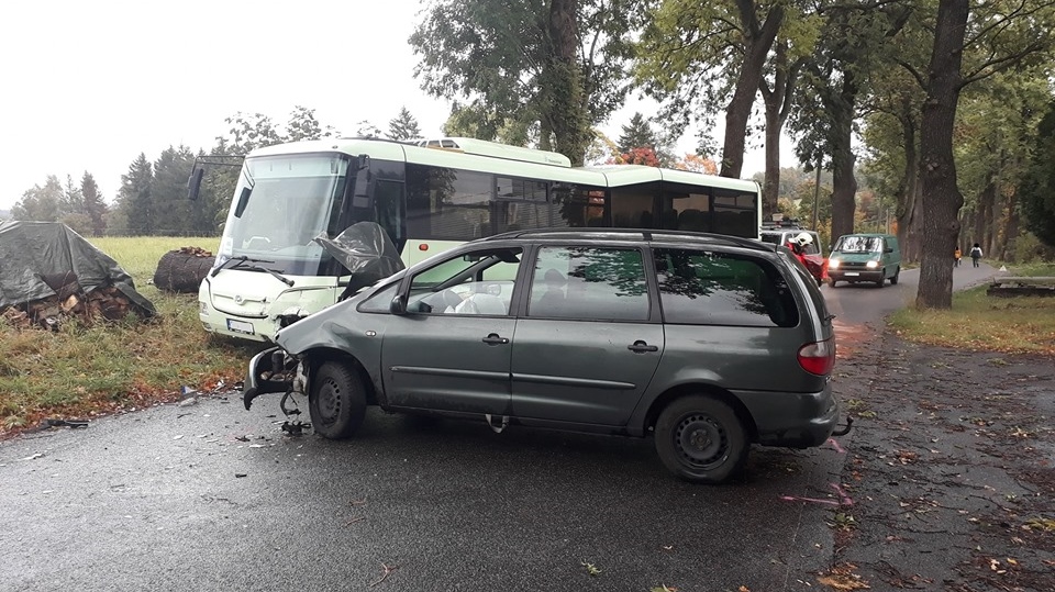 U Krásné Lípy došlo k nehodě autobusu a osobáku