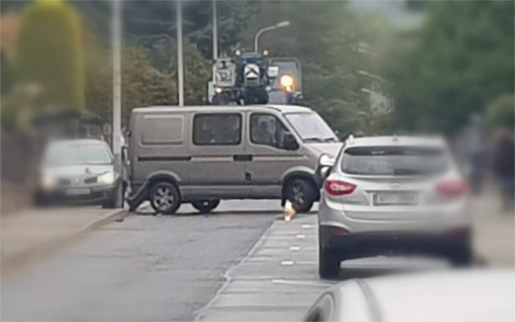 AKTUÁLNĚ: V Děčíně se střetlo auto s dodávkou, nehoda blokuje provoz v obou směrech