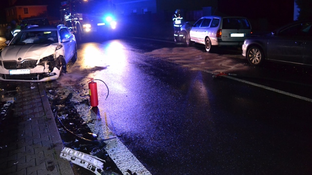 Jílové: Nehoda tří vozidel zastavila provoz na silnici 13 v Martiněvsi. V sobotu to nebyl jediný karambol