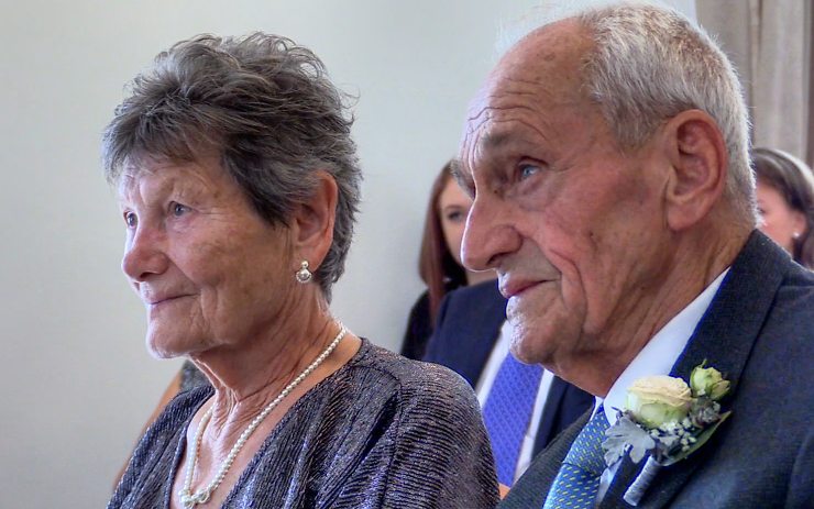 VIDEO: Manželé jsou spolu 65 let! O víkendu oslavili kamennou svatbu