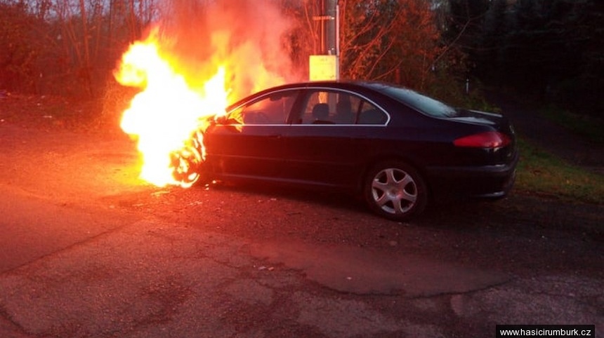 Technická závada způsobila požár osobního vozidla