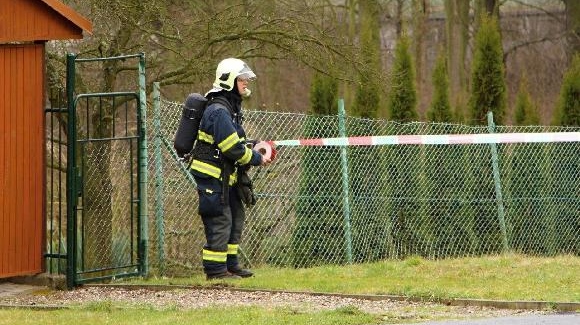 Dělníci v Boleticích nad Labem překopli plynové potrubí. Na místo jeli hasiči a plynaři. Bylo evakuováno asi třicet lidí