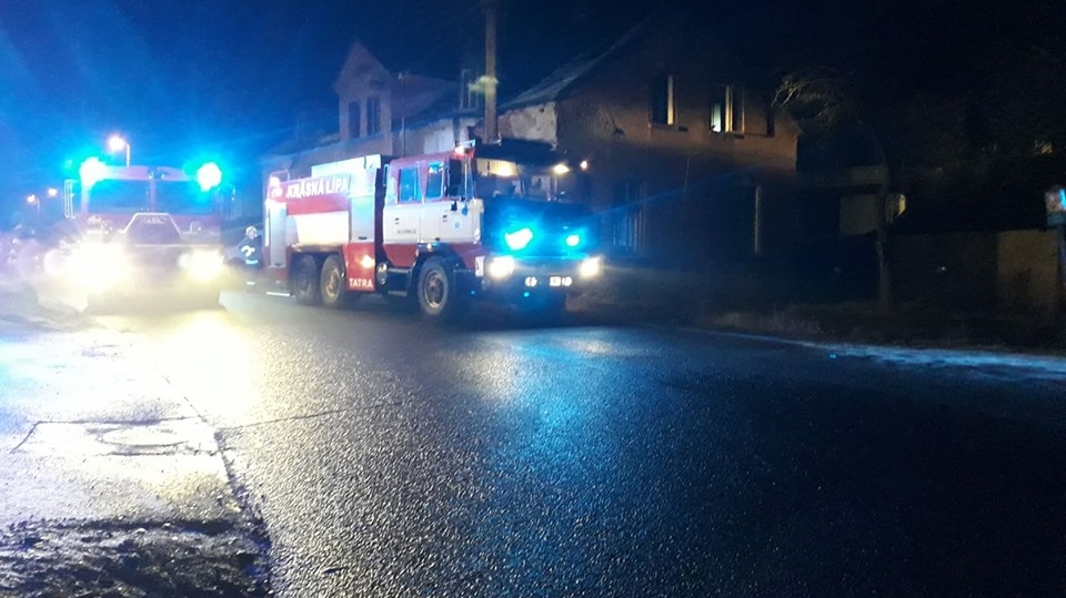 V Krásné Lípě hořel opuštěný dům. Na místo vyjely tři hasičské jednotky