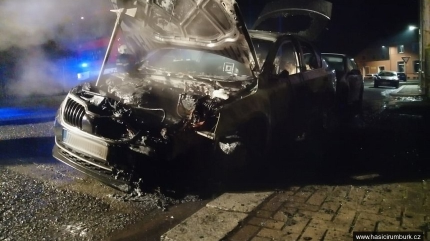 Rumburk: Požár zničil zaparkovaný vůz