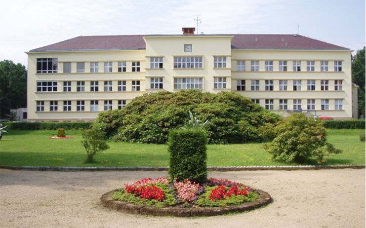 Krajská zdravotní jednat o využití nemocnice ve Varnsdorfu neodmítla. Proti tvrzení Rady města se ohrazuje