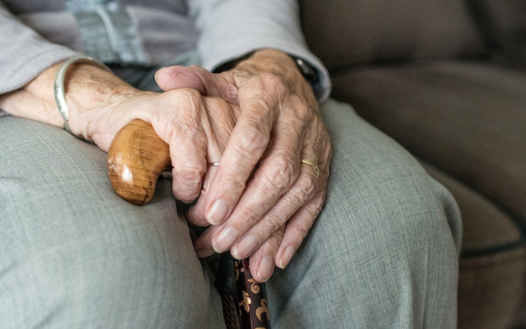 Děčín zajistí pomoc seniorům nad 65 let, rozvoz potravin je zdarma