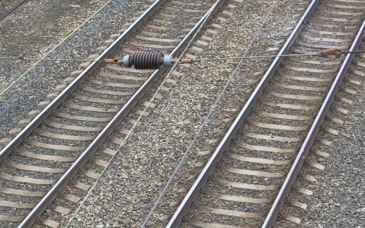 AKTUÁLNĚ: Nehoda na železniční trati v Dobkovicích. Vlak tu srazil člověka