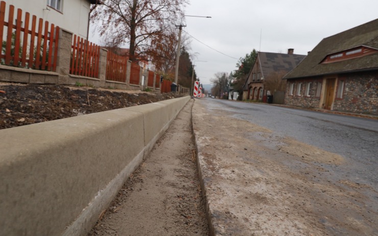 Rekonstrukce Karlovy ulice pokračuje: Vozovka bude užší, přibudou parkovací místa