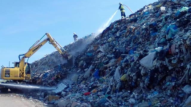 V sobotu ráno hořela skládka Orlík v Malšovicích. Na místo vyjely tři jednotky hasičů