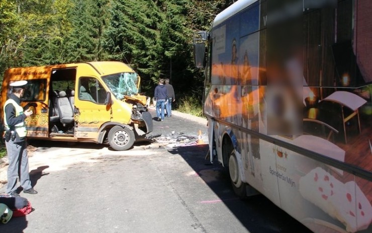 AKTUÁLNĚ: U Heřmanova se srazila dodávka s autobusem, očekávejte dopravní komplikace