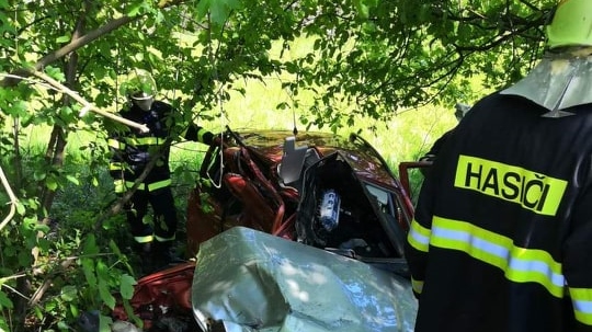 Foto: V Děčíně-Bechlejovicích došlo ke střetu vlaku s autem. Nebyla to jediná nehoda na trati, ke které v Děčíně dopoledne došlo