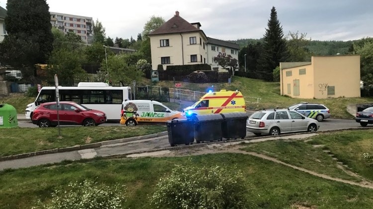 Bynov: V autobuse mělo dojít k napadení muže. Případ šetří policie