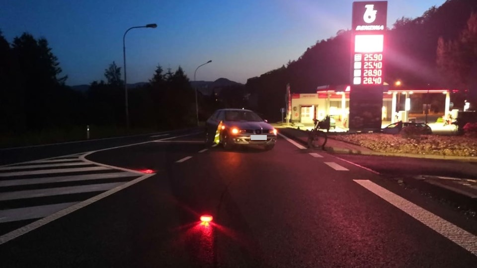 V Kamenické ulici došlo k nehodě osobního automobilu a cyklisty