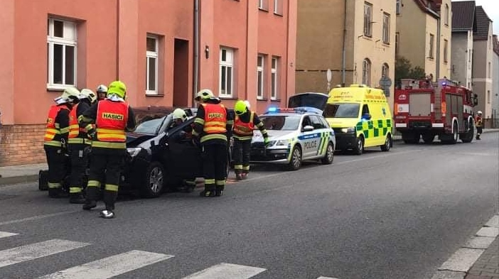 Foto: V Boleticích nad Labem došlo k nehodě tří vozidel