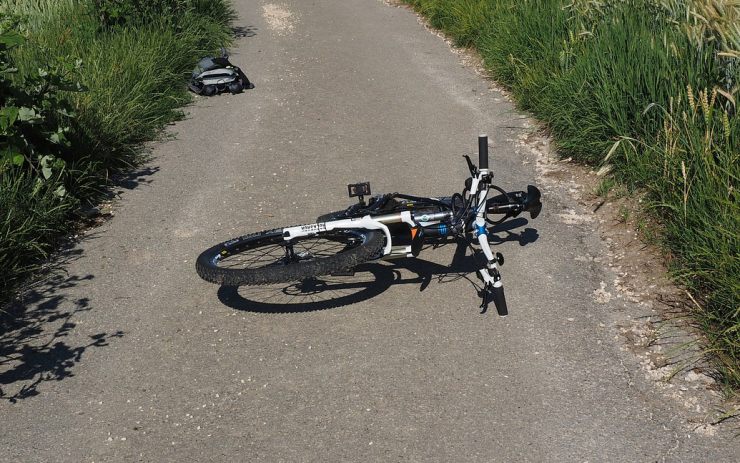 Policisté pátrají po svědcích nehody cyklisty u Velkého Šenova