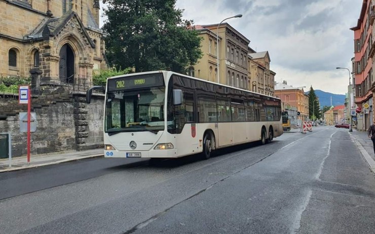 Uzavírka Teplické ulice odkloní tyto autobusové linky, některé zastávky budou zrušeny