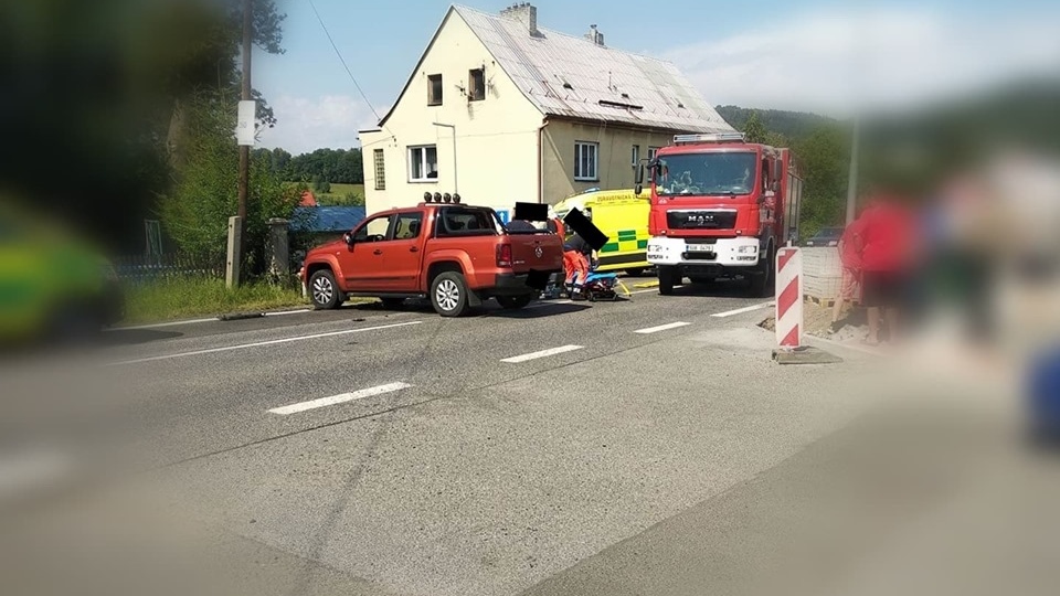 Foto: V České Kamenici havarovala v pondělí odpoledne dvě auta