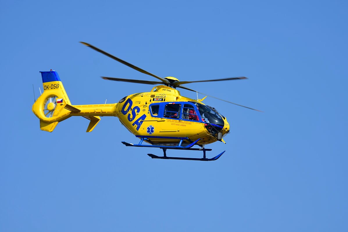 U Jílového spadla mladá žena ze skály, na místě zasahoval vrtulník
