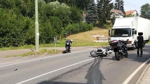 V Ludvíkovicích došlo k nehodě auta a motorky. Na místo vzlétl vrtulník