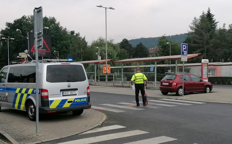 Auto se střetlo s chodcem u děčínského autobusového nádraží