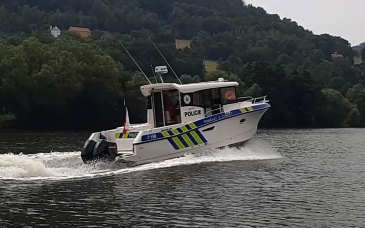 Bezpečně u vody: Policisté se zaměřili na plavidla a jejich vybavení, zjistili nedostatky