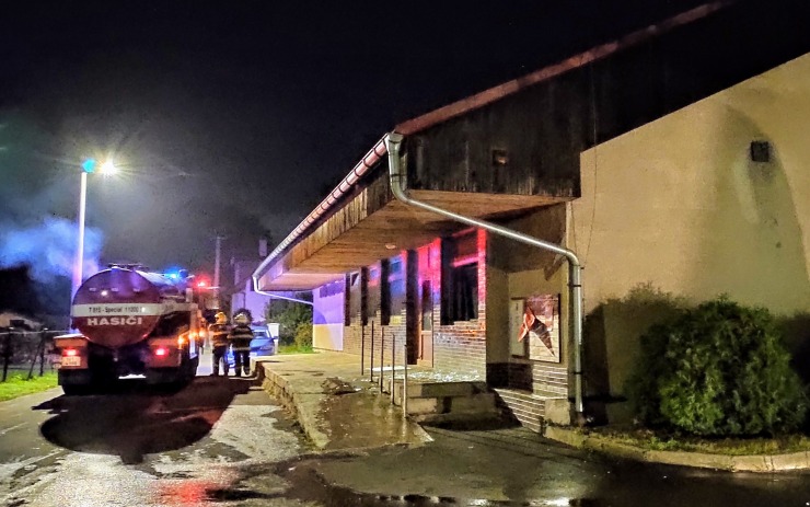 Tři jednotky hasičů vyjížděly k požáru kuchyně ve vývařovně. Šlo o nehodu, nebo úmysl?
