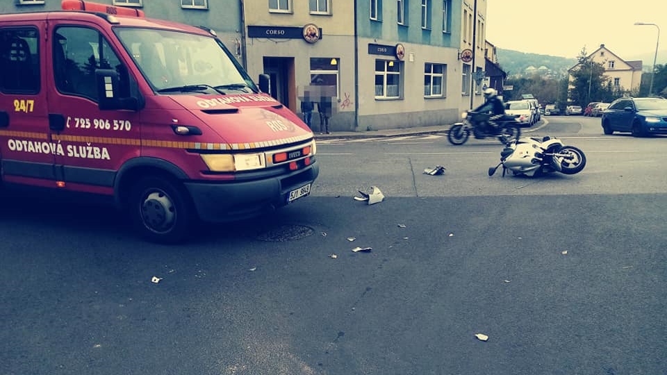 V Děčíně na Starém Městě došlo k dopravní nehodě osobního vozidla a skútru