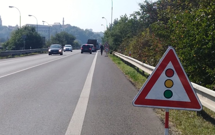 Další dopravní omezení v Děčíně: V ulici 2. polské armády probíhá rekonstrukce povrchu vozovky
