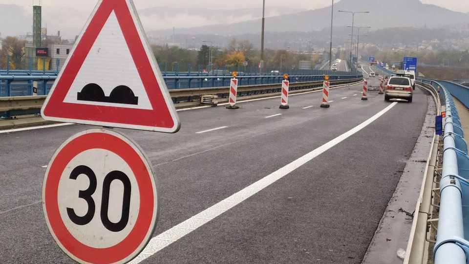 Ředitelství silnic a dálnic dnes přislíbilo městu Děčín opravu děr a výtluků na Novém mostě