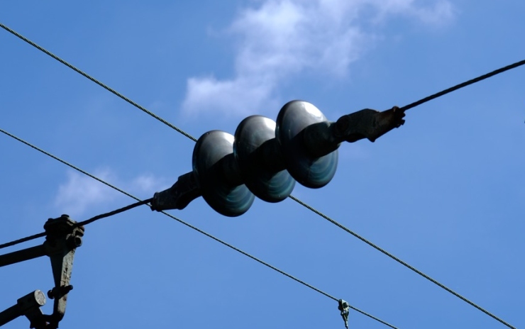 Na Jalůvčí a v Popovické ulici probíhá rekonstrukce elektrického vedení. Práce zdržela pandemie