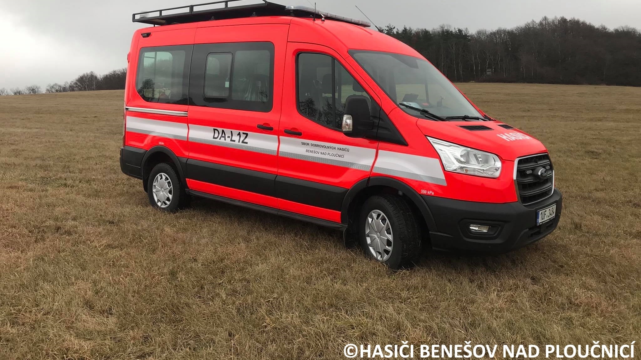 Foto: Hasiči z Benešova nad Ploučnicí mají nový automobil. Pěkná kára!