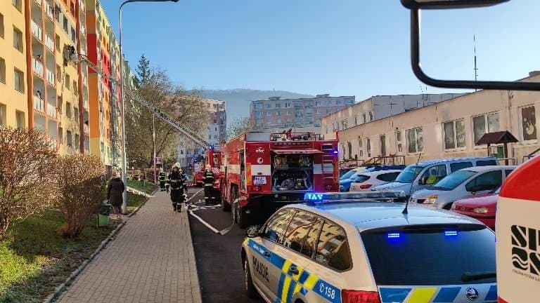 Foto: Dvě hasičské jednotky vyjížděly k požáru bytu v Děčíně-Březinách