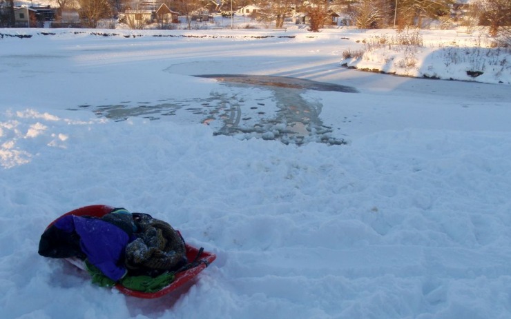 VAROVÁNÍ: Zimní radovánky vás můžou stát zdraví i život! Nevstupujte na zamrzlé vodní plochy