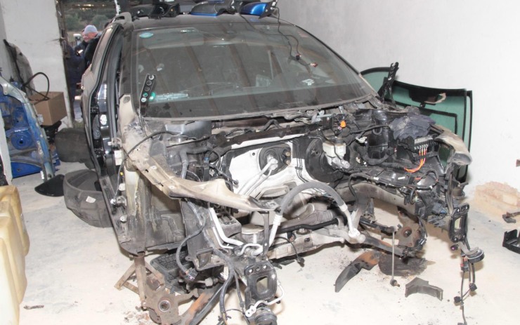 Kriminalisté si došlápli na zloděje aut, jeden z podezřelých zemřel při nehodě