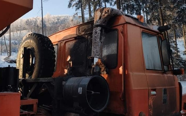 V Lísce se ráno rozezněly sirény. Hasiči vyjížděli k požáru sypače