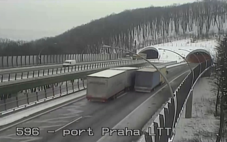 VIDEO: Kamery zachytily nehodu kamionů na dálnici. Jeden z řidičů byl hodně opilý!