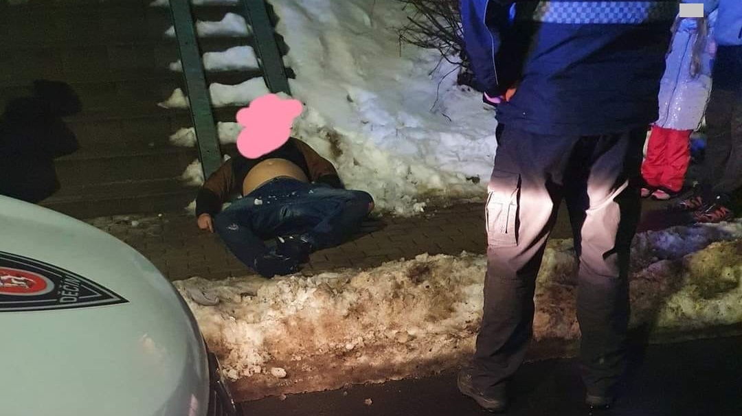 K ležícímu muži na zemi vyjela hlídka psovodů MP. Muž prohrál boj s alkoholem, byl předán přítelkyni