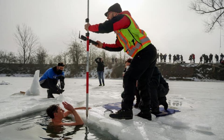 Ústecký kraj má nového světového rekordmana! David Vencl uplaval osmdesát metrů pod ledem!