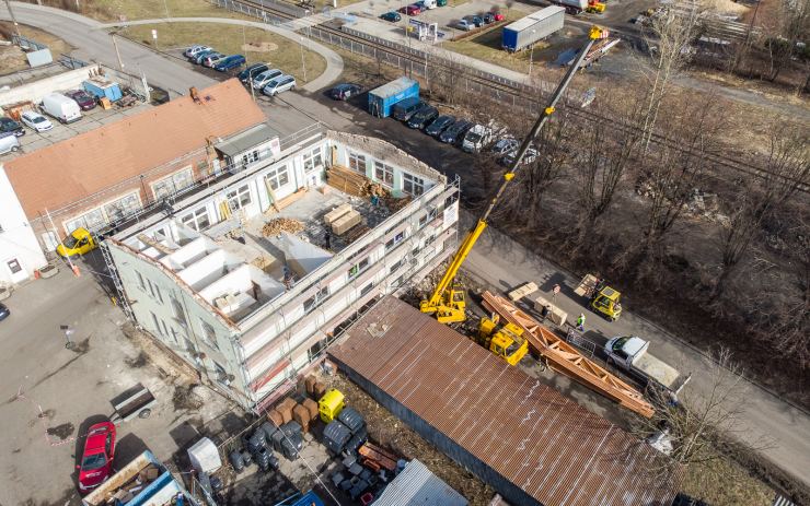 Práce na rekonstrukci provozní budovy Technických služeb pokračují. Kdy bude hotovo?