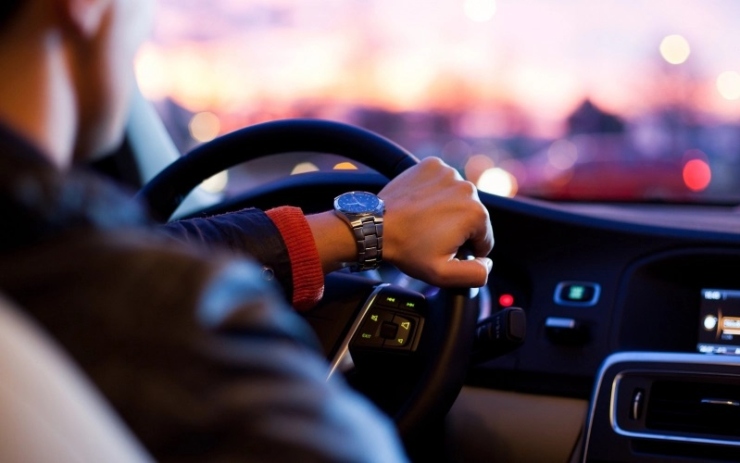 Výuka v autoškolách může pokračovat, zkoušky jsou ale zakázané