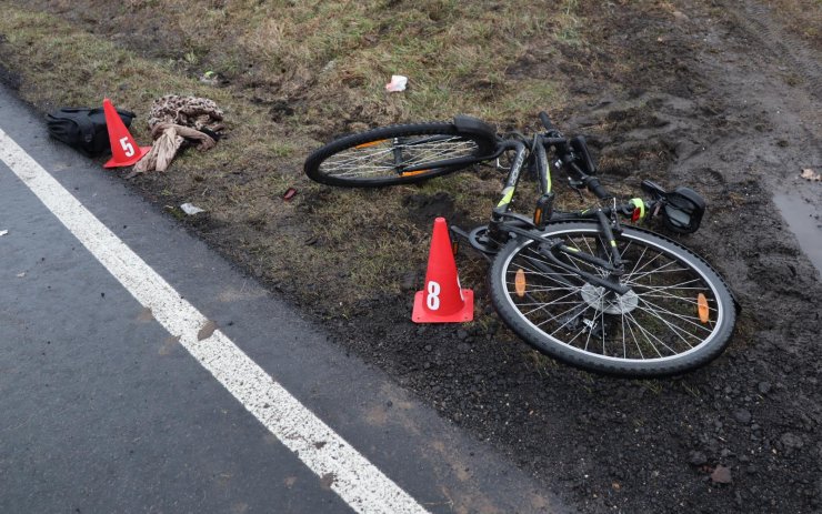 OBRAZEM: Řidič srazil cyklistku a bezohledně ujel! Policie hledá svědky nehody