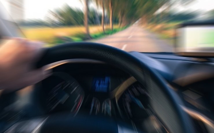 Řidič seděl za volantem opilý a zfetovaný! Na místě přišel o řidičák. Co mu hrozí?