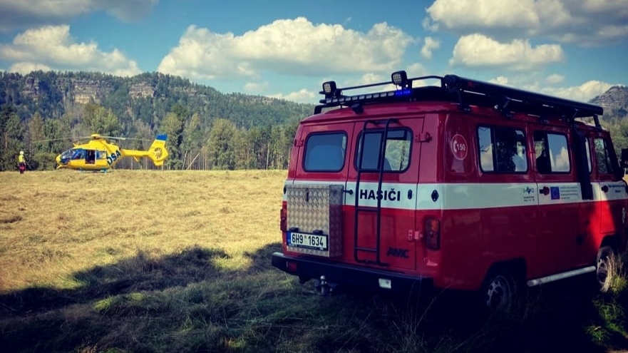 Hasiči Hřensko vyjížděli ke zranění způsobené motorovkou a ke kolapsu turisty. Jeden ze zásahů si vyžádal i vzlet vrtulníku