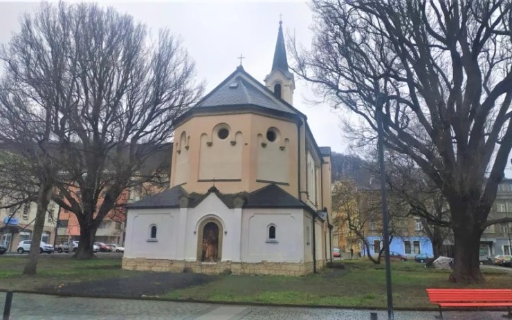 V úterý začne u kostela na Husově náměstí údržba zeleně