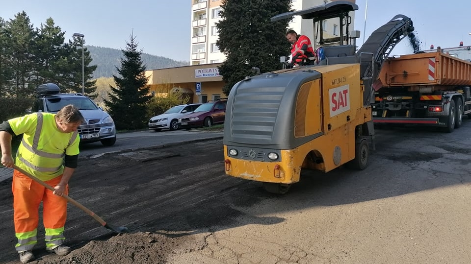 Foto: V Bynově se opravují silnice. Jde o plánované jarní opravy